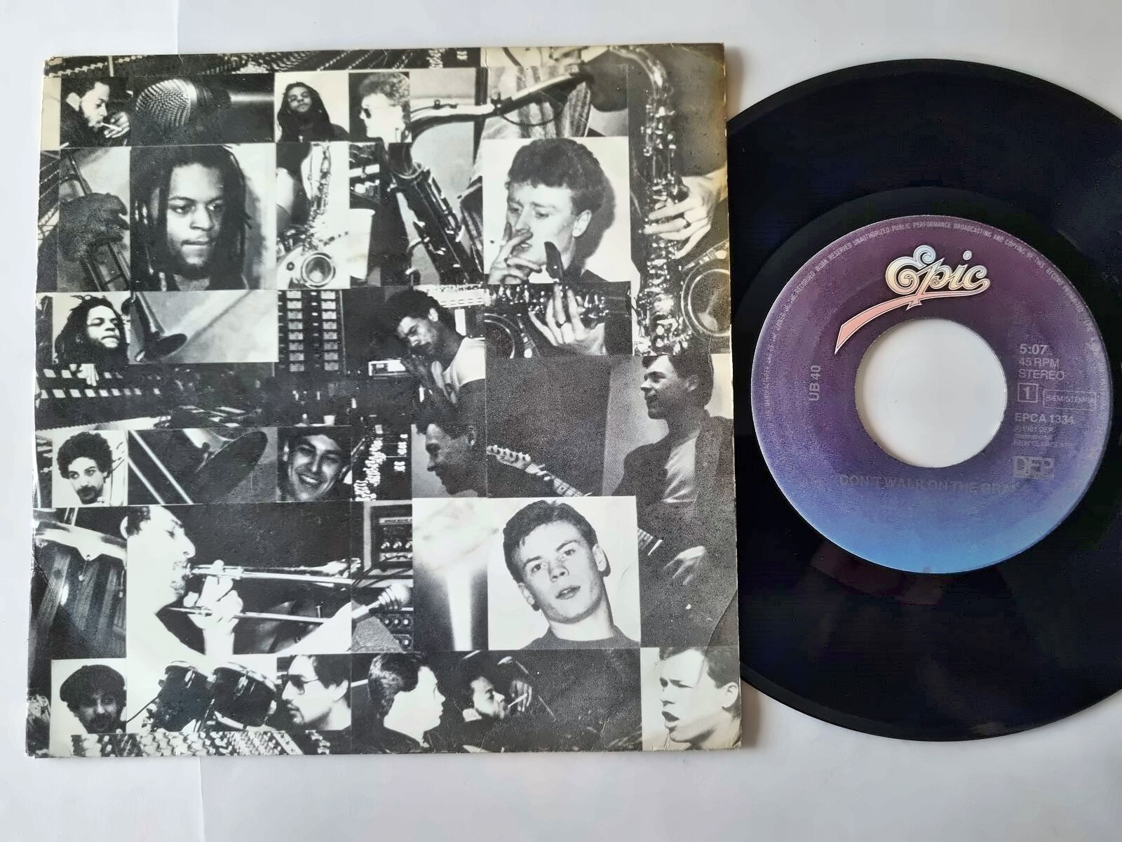 UB 40 - Don't walk on the grass 7'' Vinyl Holland