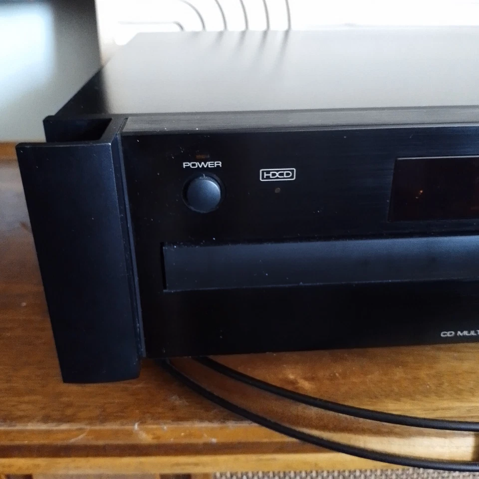 Rotel RCC-1055 5-Disc CD Multi-Disc Changer Parts or Repair - Image 3 of 4