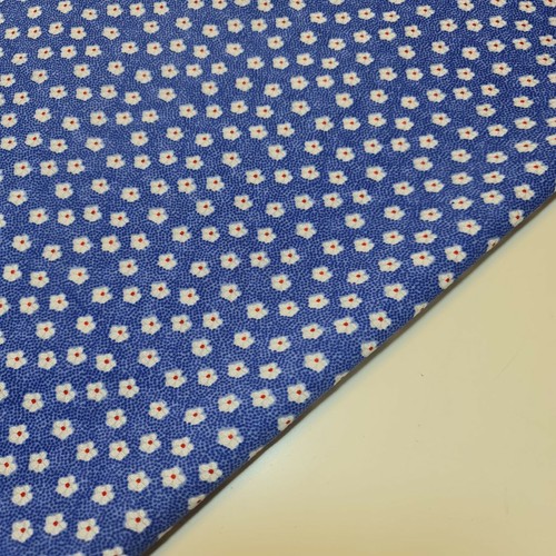 Small Ditsy Daisy Floral Polycotton Fabric Dress Craft Quilting Material 45" - Picture 11 of 22