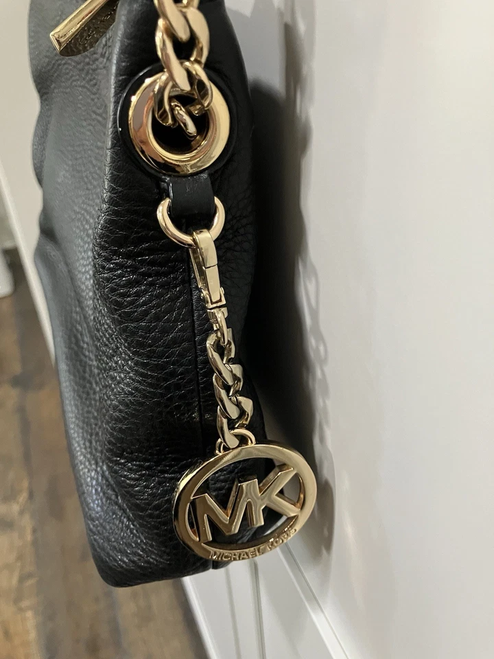 Michael Kors Black Leather Crossbody Shoulder Bag Gold Hardware Good Condition! - Image 2 of 4
