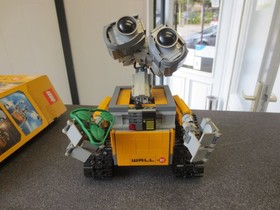 Lego Disney Pixar 21303 Wall-E. Complete smoking household!  Instructions and original box.