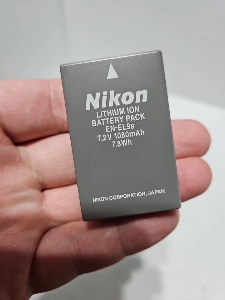 Cámara digital Nikon D3000 10,2 MP SLR partes del cuerpo solo rojo intermitente señal de batería Foto 4 de 4