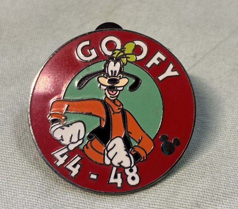 Disney Goofy 42023 Magic Kingdom Parking Sign  Cast Lanyard Pin 2006