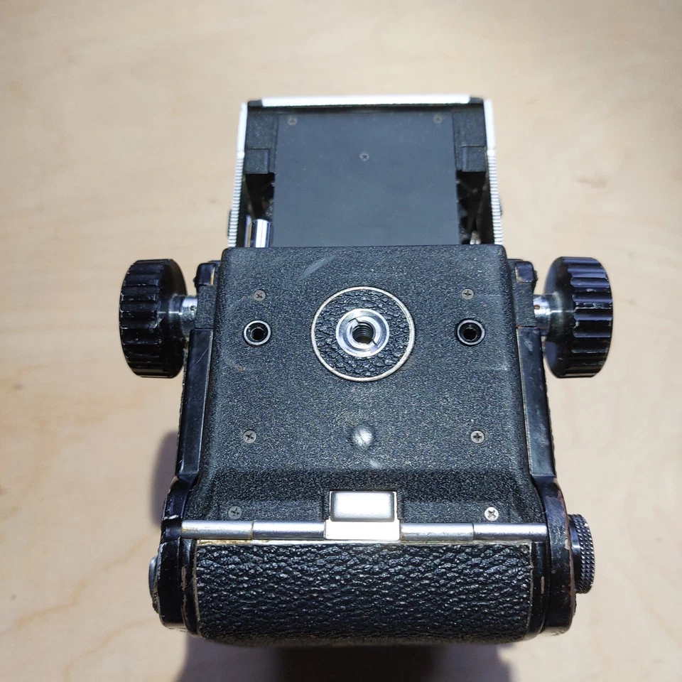Mamiya C330 Professional TLR Medium Format Camera with 80mm F/2.8 Lens - Image 4 of 4