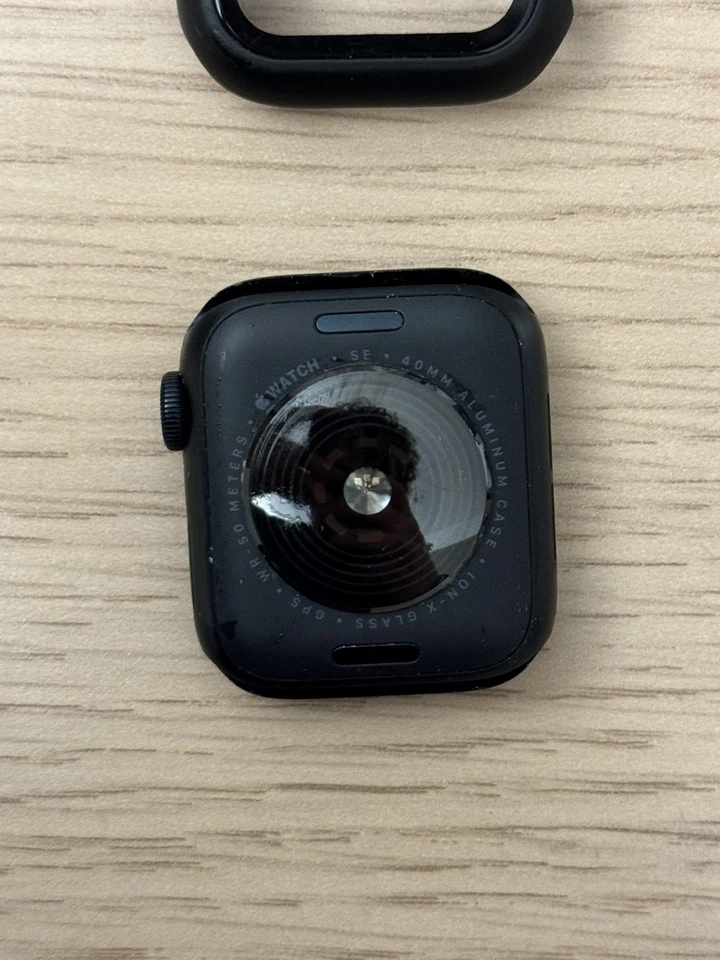 Apple Watch SE 40mm + Accessori e Cavo di ricarica, foto 2 di 5