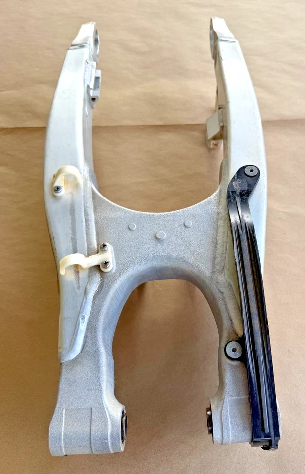 雅马哈 YZ250F Swingarm YZ450F WR250f WR450F 悬架摆臂后臂 2015 — 第 4/4 张图片