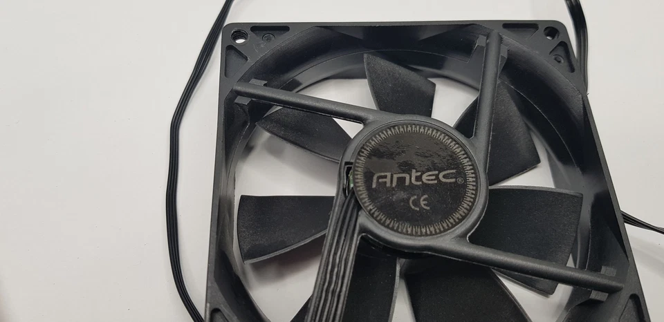 Antec Tricool Cooling Fan Unit 80mm 3pin Black 170915A - Image 2 of 4