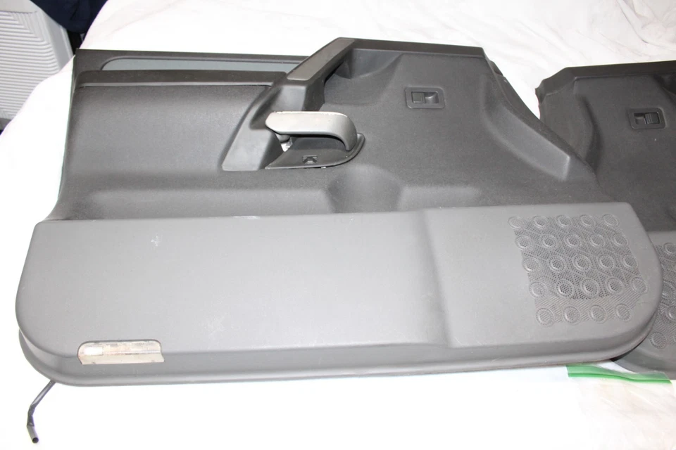 04-12 Nissan TITAN Paneles de Puerta GRIS DOS TONOS Par con Manijas de Puerta PW Interruptor TRIM Foto 2 de 4