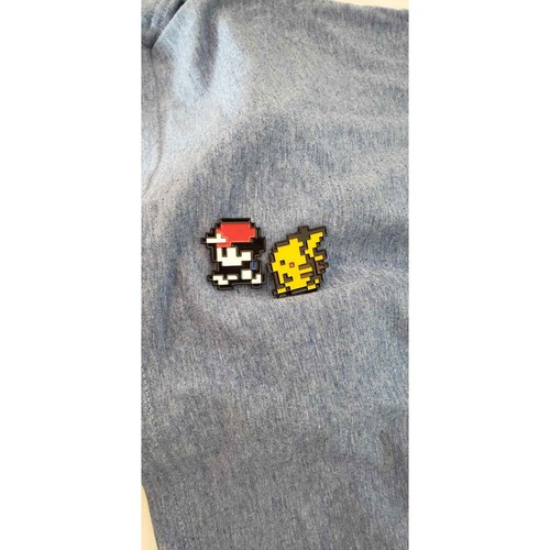 Pines de esmalte Pixeled Ash and Pikachu Pokémon amarillo Gameboy - Imagen 3 de 3