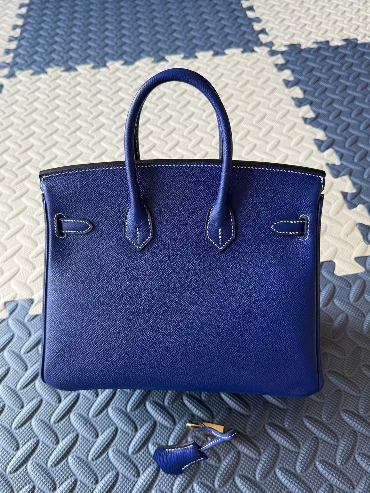 AUTH Hermes Birkin25 Bleu Electrique  Epsom Blue Leather Gold Hardware Handbag — image 4