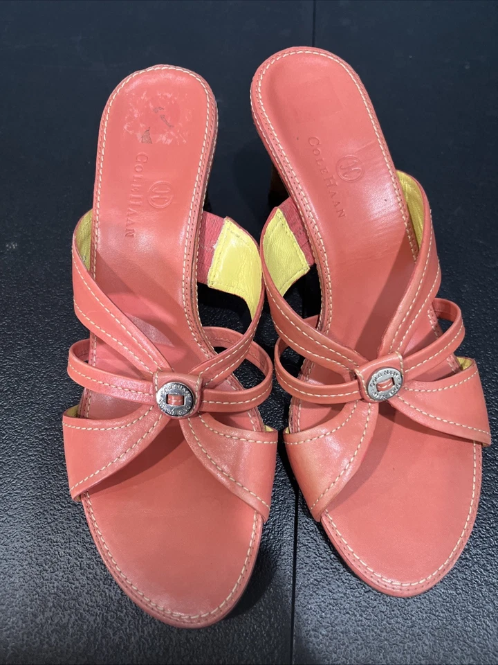 Sandalias de tacón Cole Haan Kitten para mujer 7B cuero coral deslizables tiras encanto Y2K Foto 3 de 4