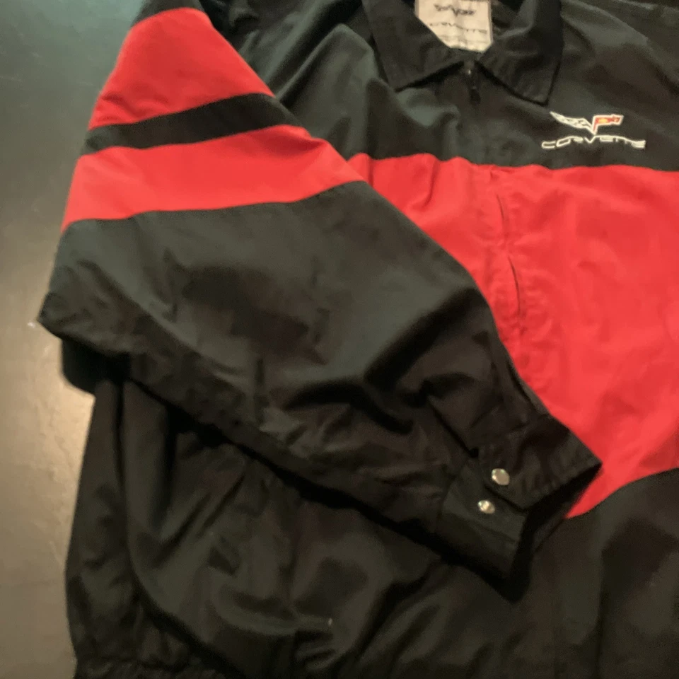 Chaqueta Corvette Color Block Sarga con Emblema C6 - Rojo/Negro: 2005-2013 C6 3XL Foto 2 de 4