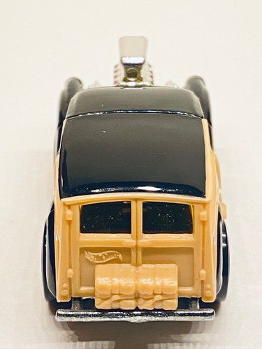 Loose 2001 Hot Wheels Morris Wagon "2001 First Editions Series" - Picture 8 of 11
