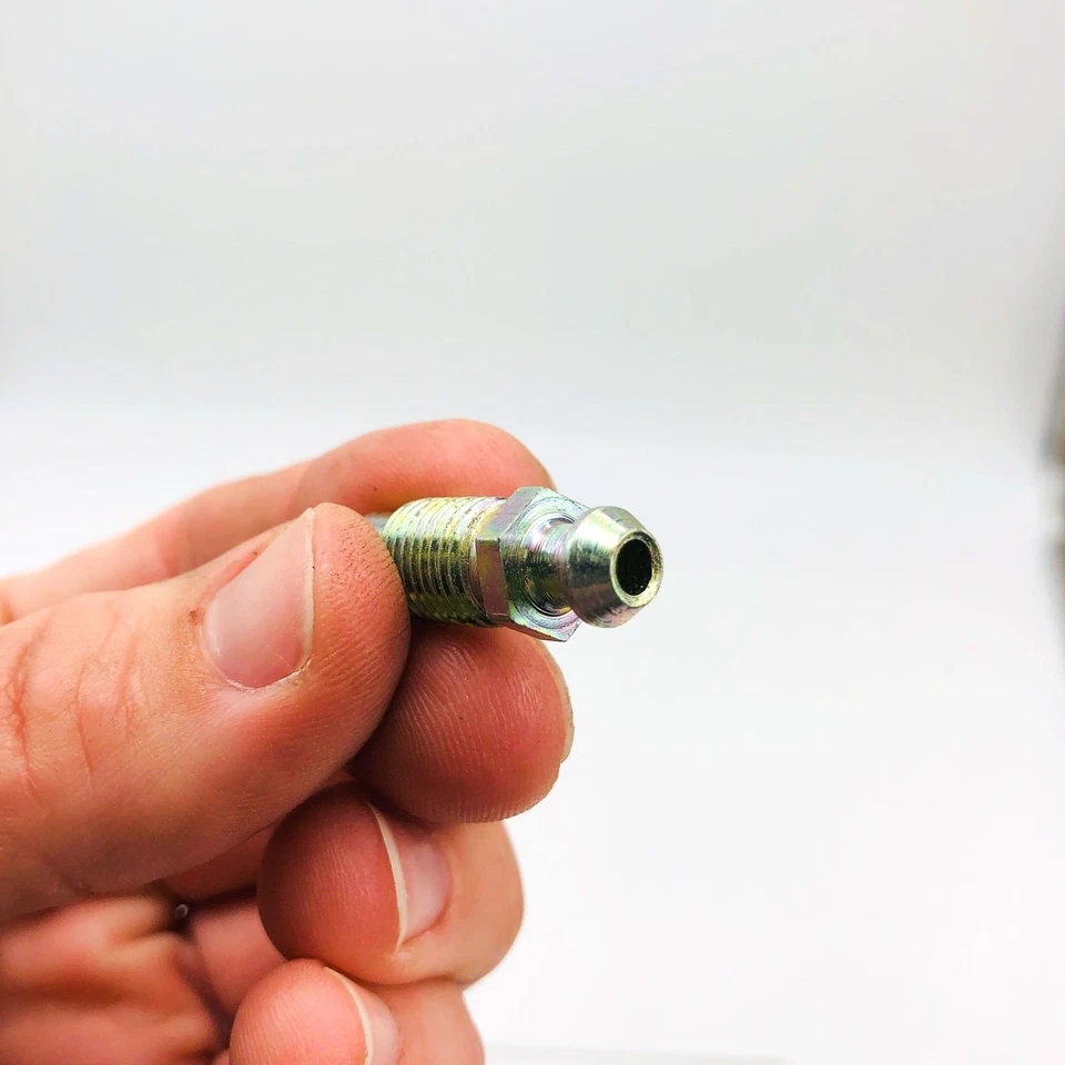 Crown 8124560 Brake Bleeder Screw New Old Stock NOS Loose — 第 3/4 张图片