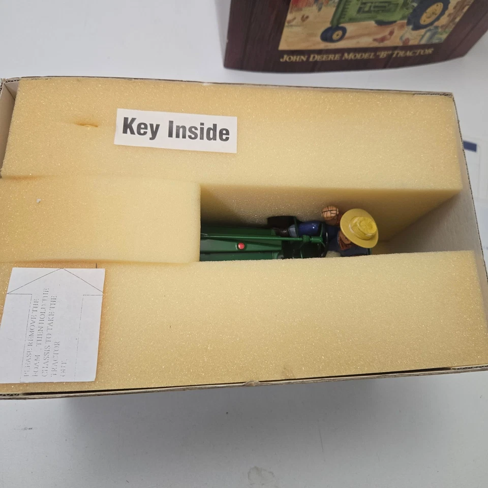 Franklin Mint John Deere Model B Tractor, Tin Wind Up with Gold Key, 1/16 - Image 4 of 4