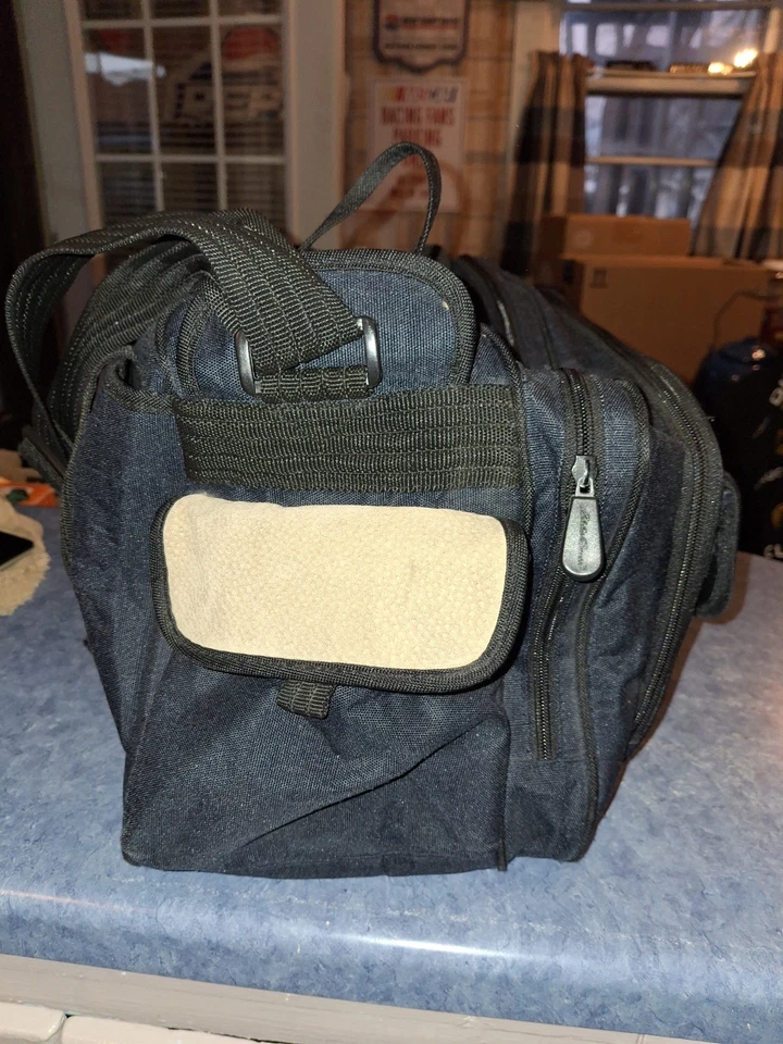 Bolso de Viaje Eddie Bauer de Lona, Lona Verde/Negro, Solapa de Gamuza Tostada, 17x8x12,  Foto 3 de 4