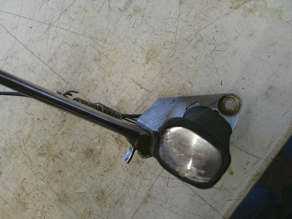 1987-2015 Suzuki Savage 650 LS650 S40 estriba delantera izquierda del conductor soporte Asse Foto 3 de 4