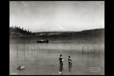 Photo:Mount Rainier,Lake,Women Wading,boat,1915,Washington,WA