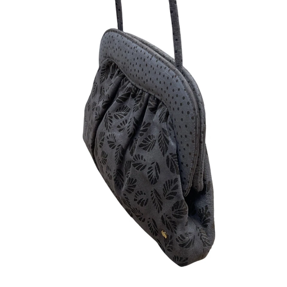 Bolsa tiracolo vintage anos 70 Halston cinza estampa de folha camurça com destaque dourado tamanho M - Imagem 3 de 4