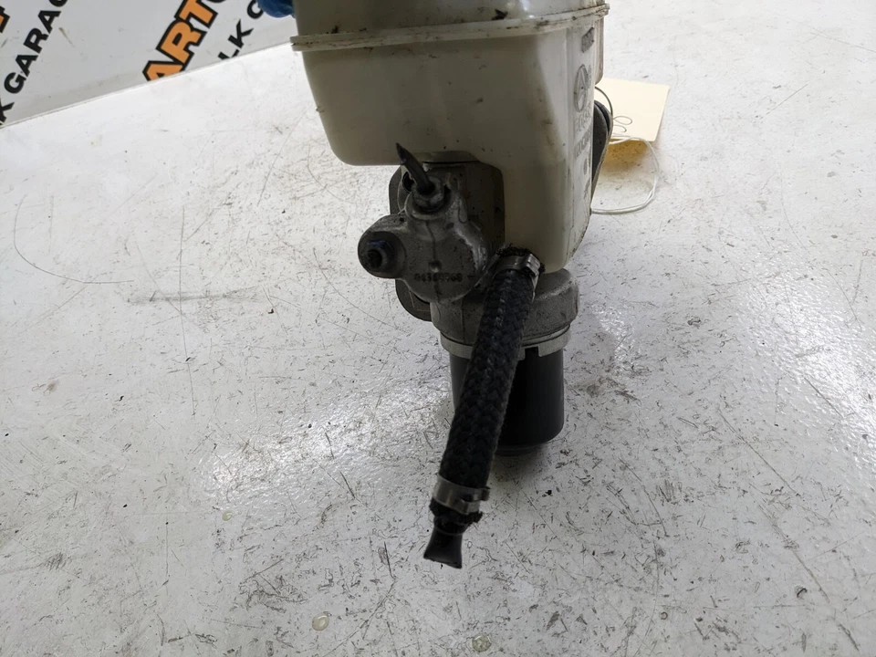 Mercedes SL500 R230 2004 5,0 V8 cilindro maestro de freno A2304300302 Foto 2 de 4