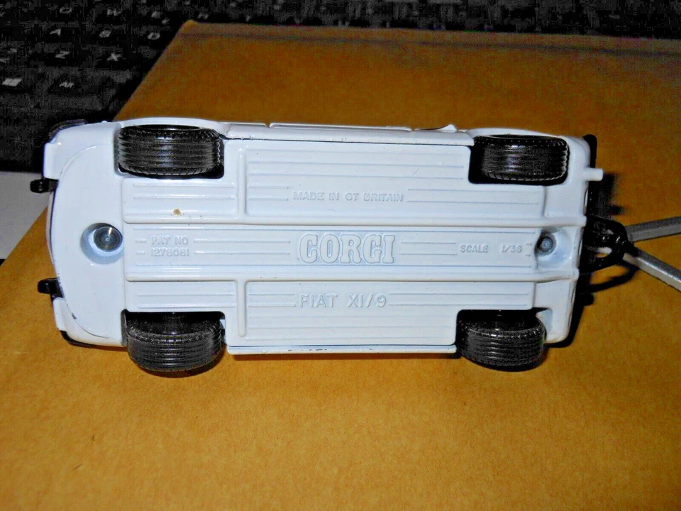 CORGI FIAT XI/9 Rimorchio con Barca Auto 15 CARLSBERG Lager Gran Bretagna 1:36 - Immagine 4 di 4