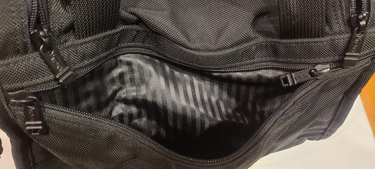 TUMI ボストンバッグ　261D3 Tumi 261D3 - Alpha Sport Small Carry-on Duffle Bag Chicago