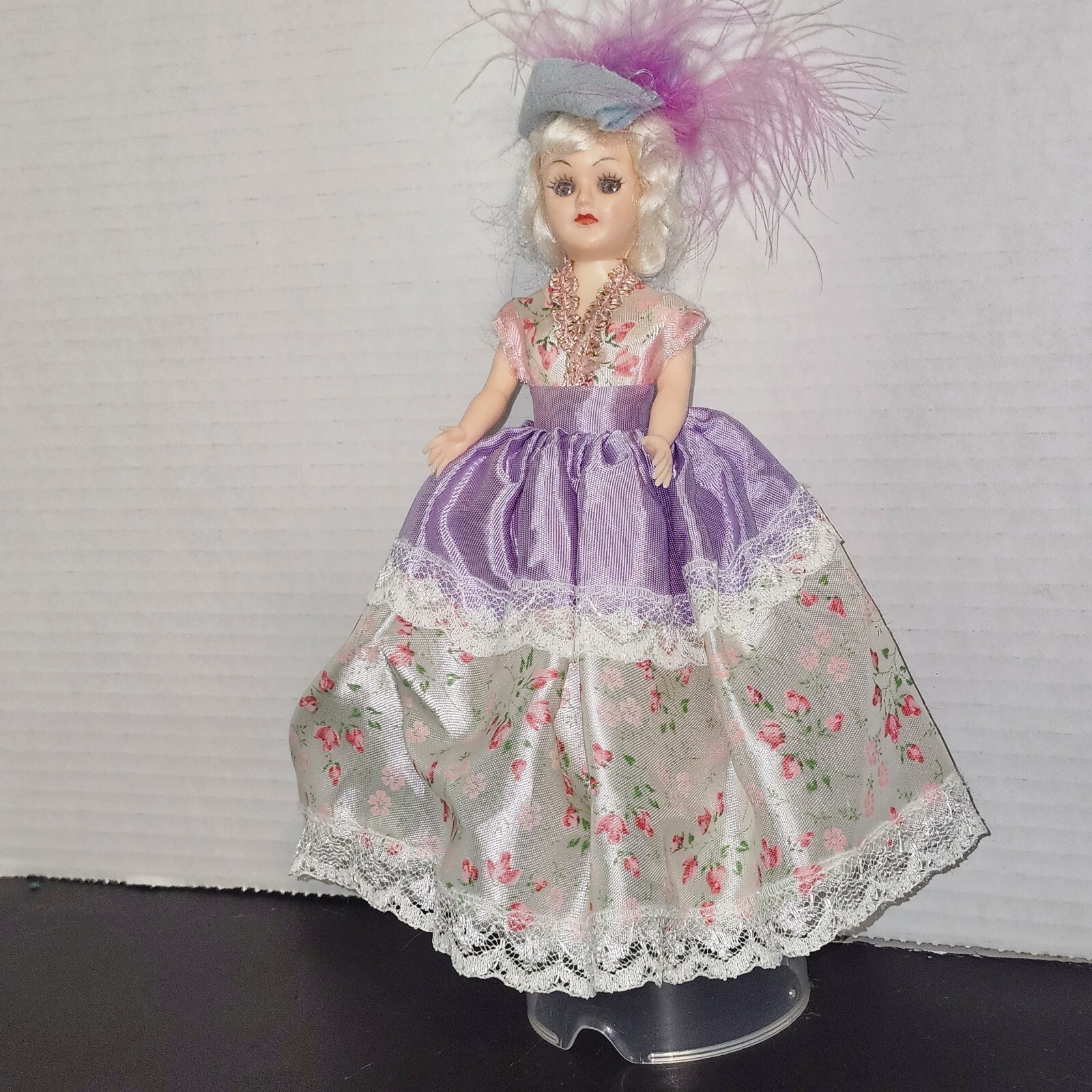 VTG 70s ARCO Gas Station Dolls of World-American Colonial-Articulated Sleepy Eye