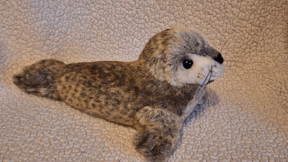 Steiff 063077 Robbe "Robby" 30cm liegend - Sammlerstück - Bild 3 von 4