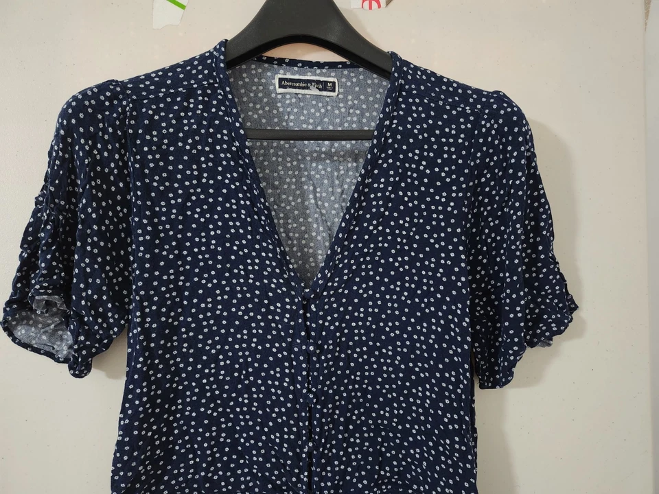 Top Abercrombie Fitch para mujer M azul corbata corta frontal abotonada viscosa geométrica Foto 3 de 4