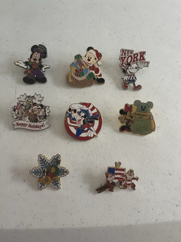 Disney Set Of 8 Holiday Pins Mickey Goofy Pluto Christmas Halloween 4th Of July