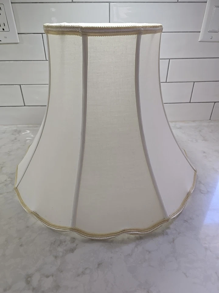 Large Ivory Scallop Bell Lampshade - Image 4 of 4