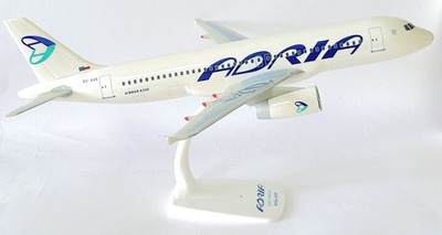 Airbus A320 Adria Airways Slovenia Large Snap Fit Sammlermodell Maßstab 1:100