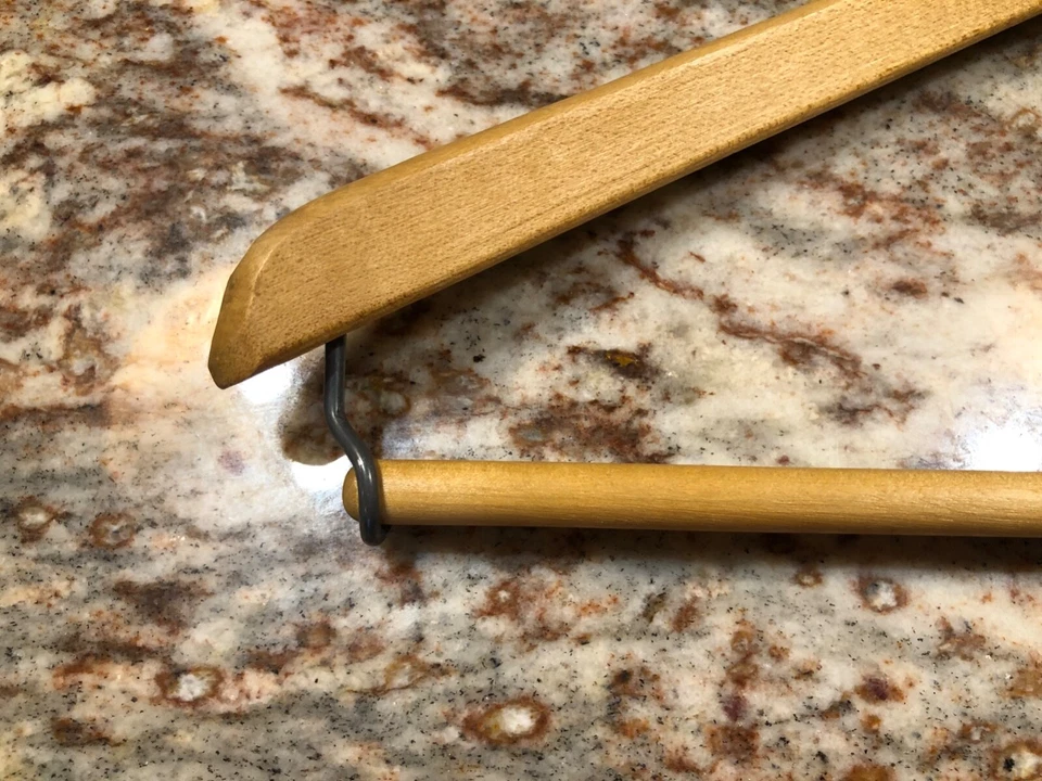 Percha publicitaria de madera vintage Wm H Wanamaker House of Worsted Tex Foto 3 de 4