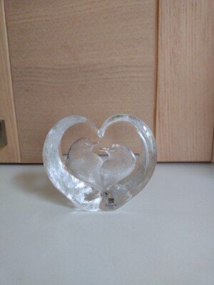 Mats Jonasson Maleras Glas Liebesvögel herzförmige Skulptur Briefbeschwerer