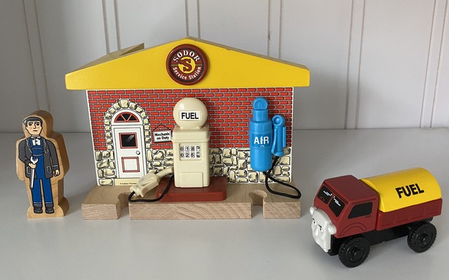 cheapest place to buy thomas trains