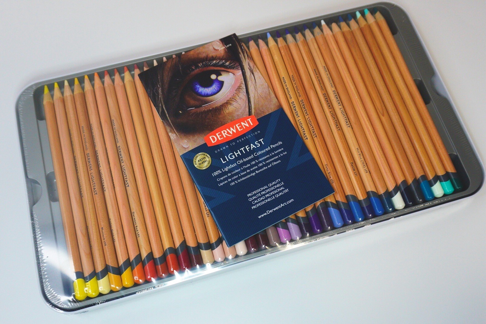 NEW 72 Derwent Lightfast Coloured Pencils Professional Tin Set Pencil