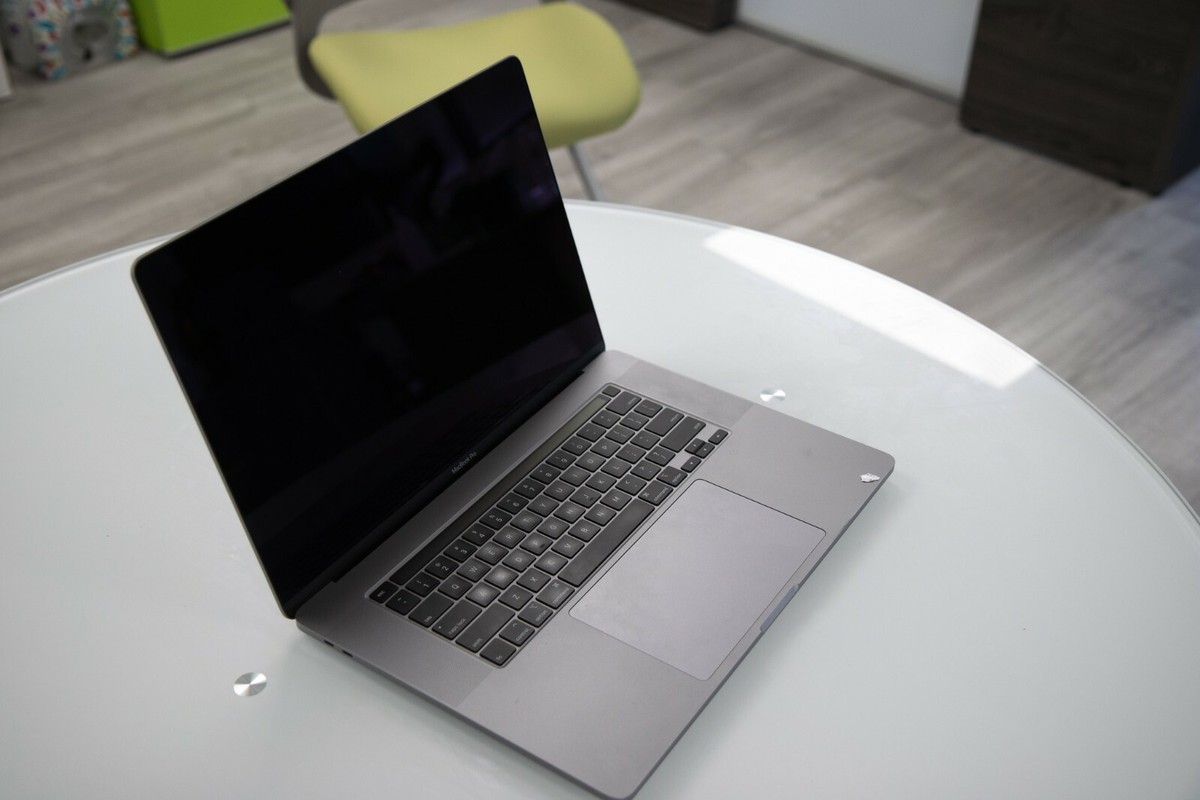 Apple MacBook Pro 16-inch 2019 2.4 GHz i9 / 32GB RAM / 2TB Apple MacBook Pro 16-inch 2019 2.4 GHz i9 / 32GB RAM / 2TB