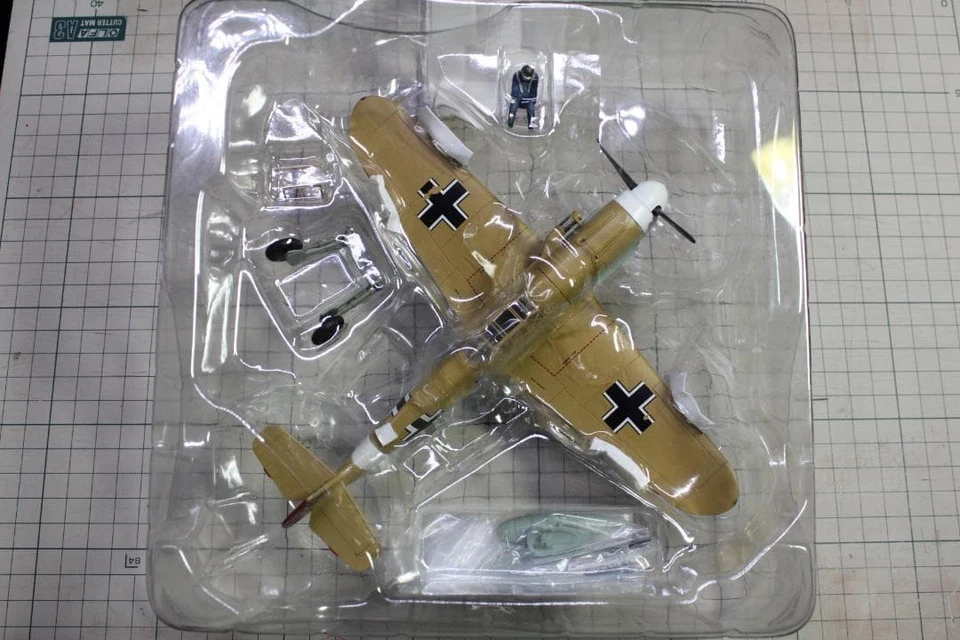 Modello Hobby Master 1/48 pressofuso Messerschmitt Bf109F-4 Trop Star of Africa - Immagine 4 di 4