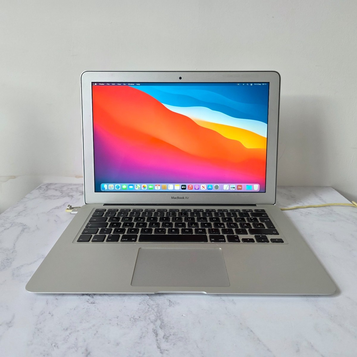 直販クーポン Apple MacBook Air A1466 デュアルコアCore i5/8GB 