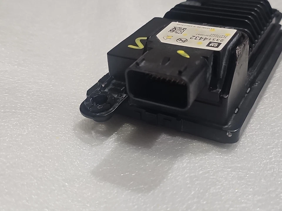 15-20 Yukon  Front Adaptive Cruise Control Radar Sensor Module Unit - Image 3 of 4