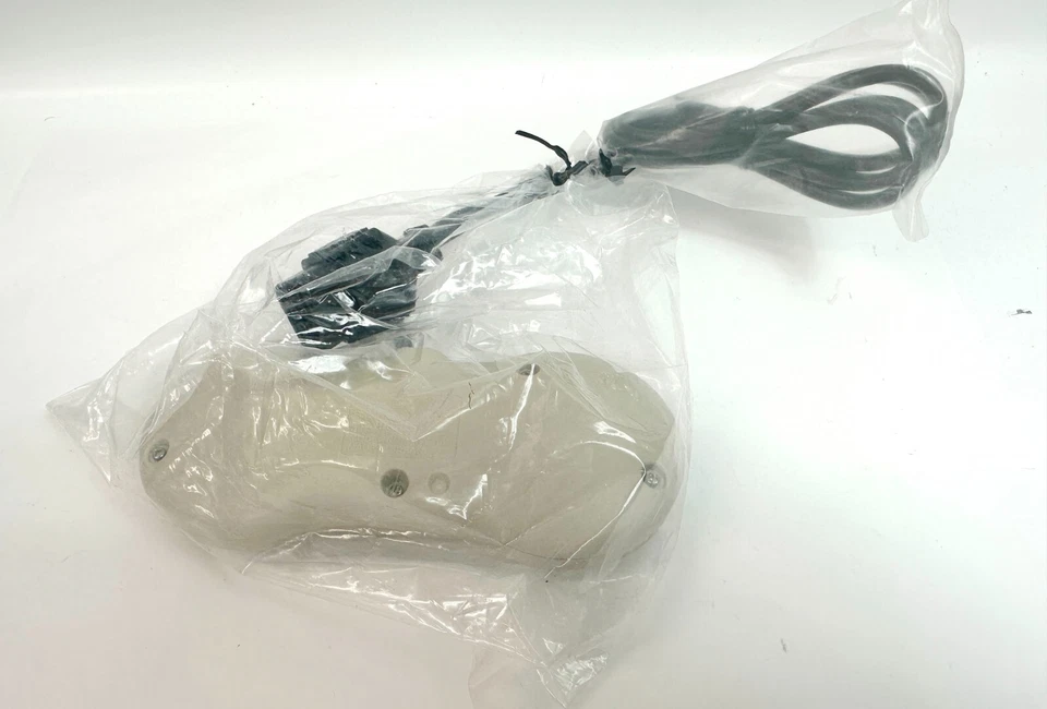 NEW UNOPENED NEW FAMILY COMPUTER Famicom Controller NES Fedex - Image 4 of 4