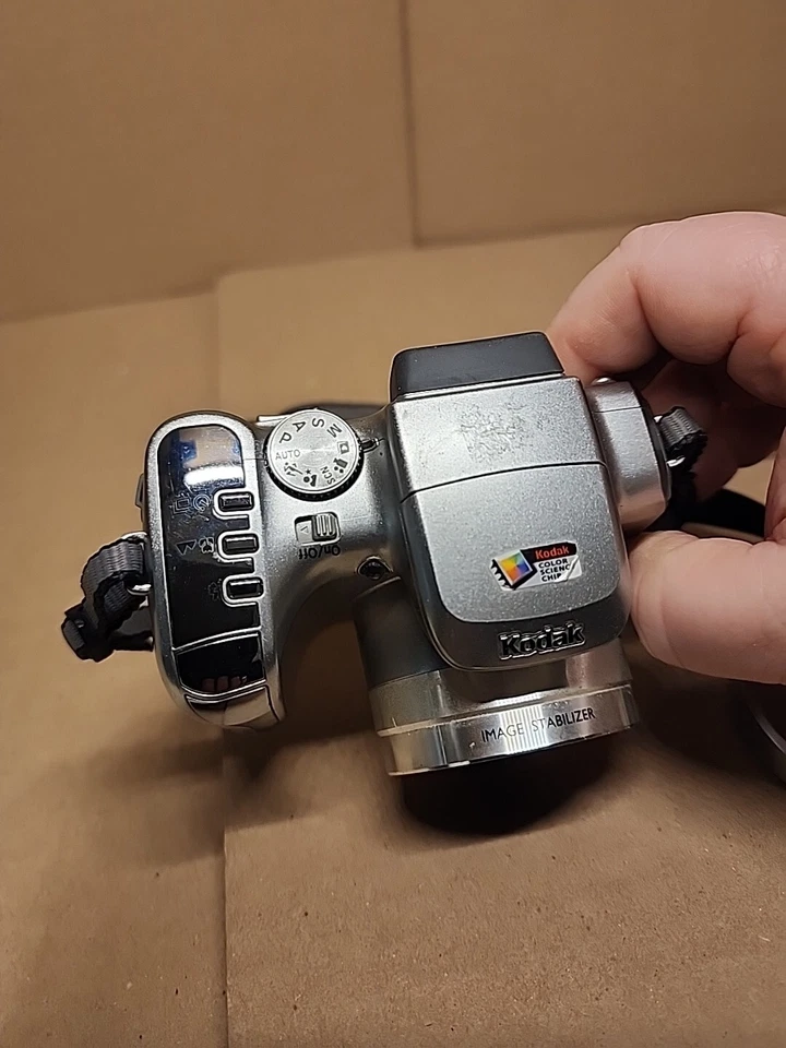 Kodak EasyShare Z612 6.1MP Digital Camera - Silver  - Image 4 of 4