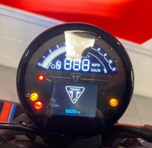 2021 TRIUMPH TRIDENT 660 IN SILVER and RED WITH FULL SERVICE HISTORY - Picture 5 of 11