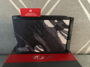 tumi tech wallet