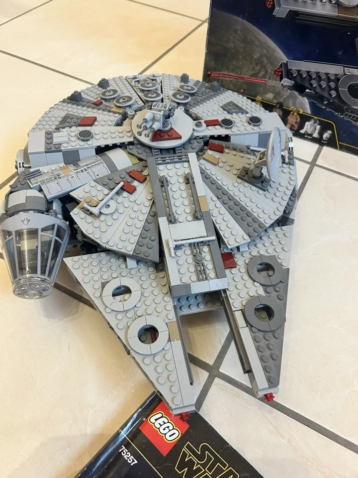 LEGO Star Wars 75257 Millennium Falcon, photo 2 sur 5