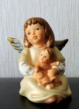 Goebel Figur Engel mit Puppe 9 cm Champagner  Modell Nr. 41-189