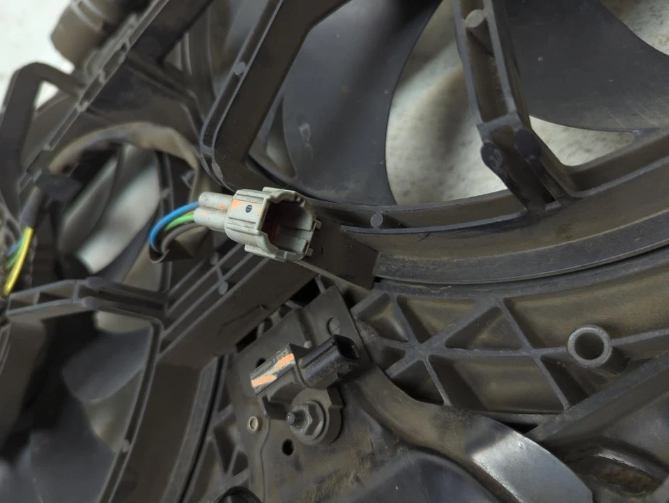 2016-2020 Nissan Maxima Radiator Dual Cooling Fan Motor & Shroud 21481-3Nt0b - Image 4 of 4