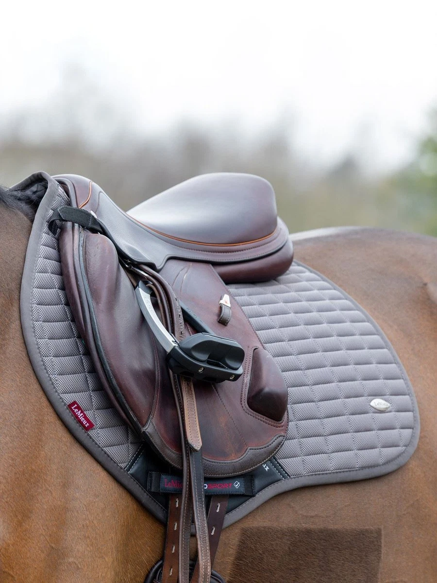 Le mieux sale saddle pad hot sale