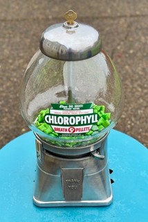 Nice 1940's Regal Chrome 5 Cent Chlorophyll Gum Gumball Vending Machine