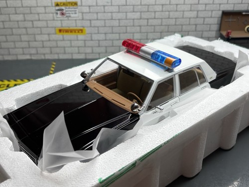 1:18 *MINT* Greenlight TERMINATOR 2 1987 Chevrolet Caprice Met Police MODEL *HTF - Picture 8 of 10